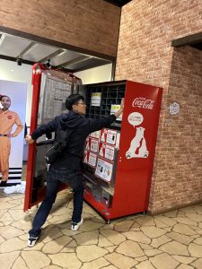 自販機の社員転職しようとしておりましたが、動作が遅く日がくれそうです。まだまだSalaの施設長でがんばってもらいます